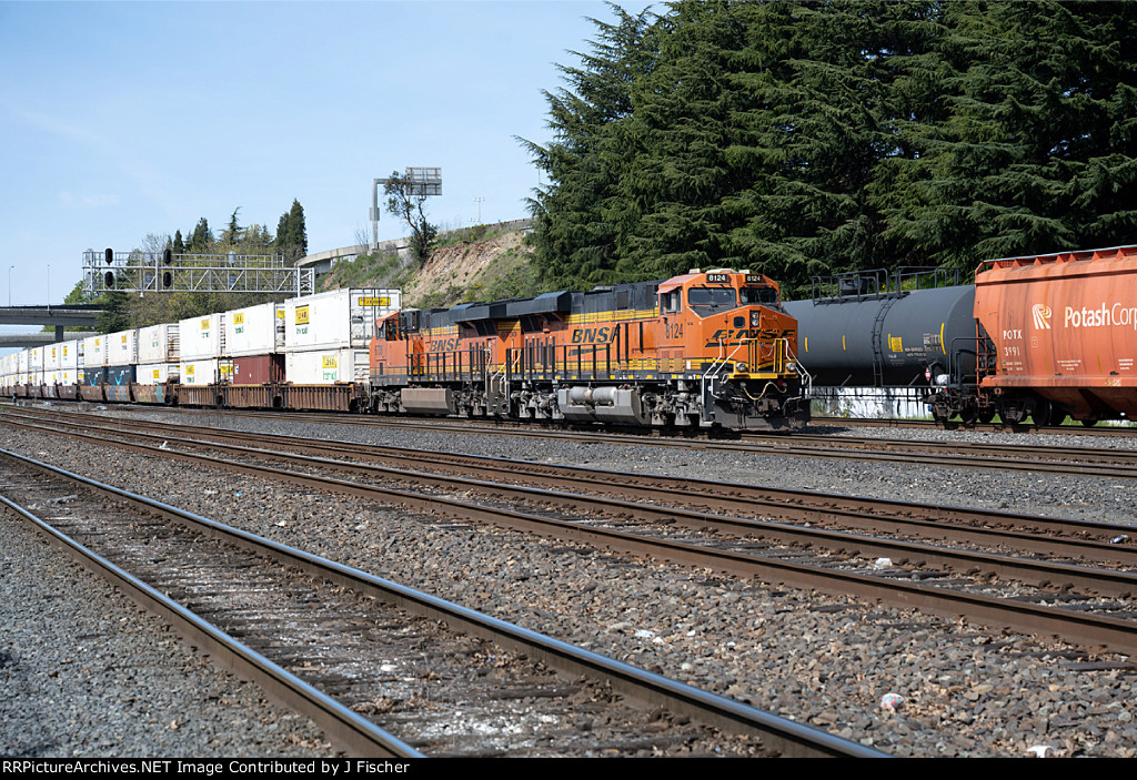 BNSF 8124